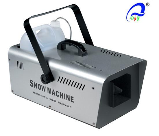Quality Remote Control 1 L 16A Stage Fog Machine / Snow Machine 1500 Watt 400 ml / min for sale