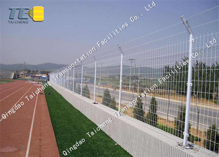 Cold Galvanized Iron Barbed Wire Mesh Chain Link Fence For Railway / Highway