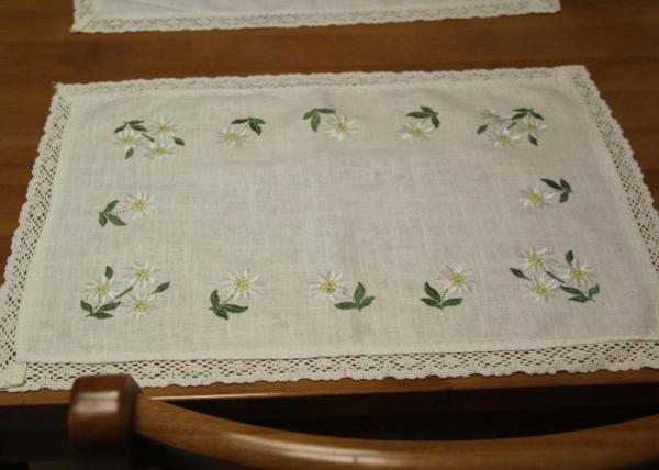 Quality Embroidered Patchwork White Cotton Tablecloths Rectangular With Logo Customized for sale