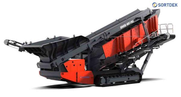 Quality Crawler Mobile Screen Machine With Three Layer Screen Design for sale