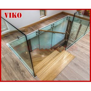 Floating Staircase VK48C Tempered Glass LED Light strip StringerBeech Tread