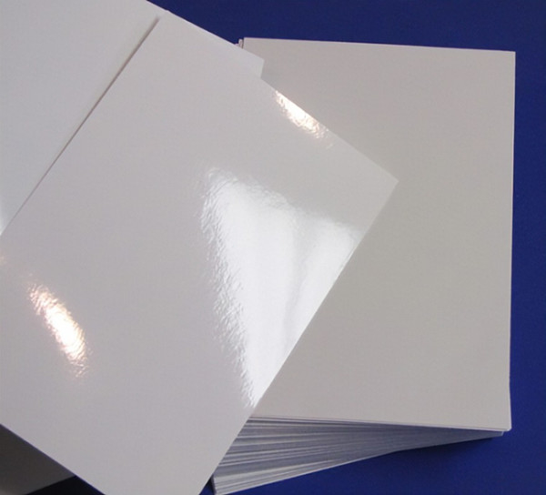 CMYK Recycled Paper Gift Bags With Flat Cotton Handle Biodegradable 4