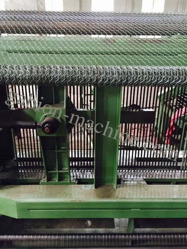 2200mm Width Hexagonal Wire Netting Making Machine 55x70mm Mesh Size
