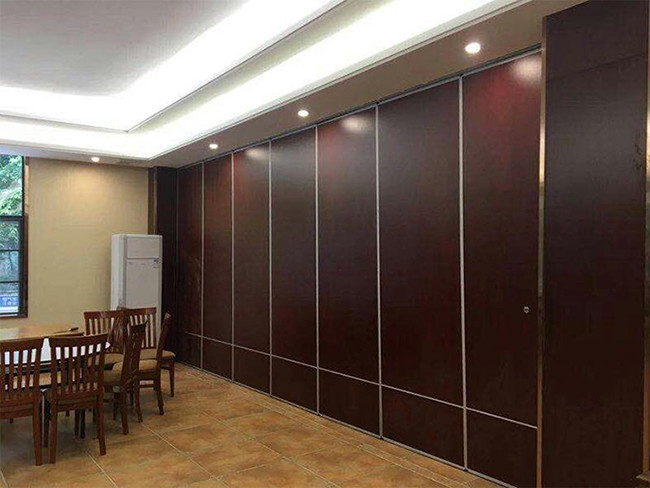 38-45db Soundproof Sliding Folding Wall Partition 65mm Demountable Partition Wall