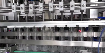 Anticorrosive Filling Packing Machine 1500bph Round Bottle Labeling Machine