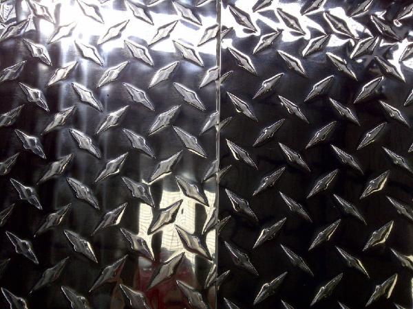 Quality 1060 3003-H22 4017 5052 5086 Embossed Aluminum Tread Plate Sheet Customize Any Sizes for sale