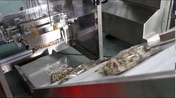 Quality Durable Weighing Packing Machine , Small Packaging Machine For Herbal Products for sale