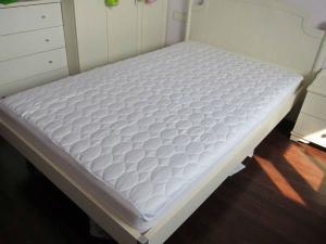 Ellipse Design Cotton Quilted Microfiber Mattress Covers and Protectors for Household