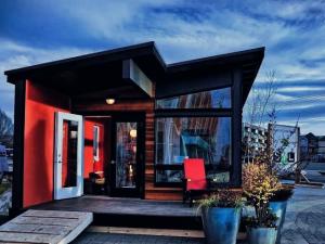 China Travel Custom Container House , Custom Built Shipping Containers With Kitchen on sale