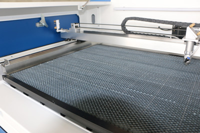 Computer Control MDF Plywood Leather Plastic 50W 300X500mm CO2 Laser Engraving Machine