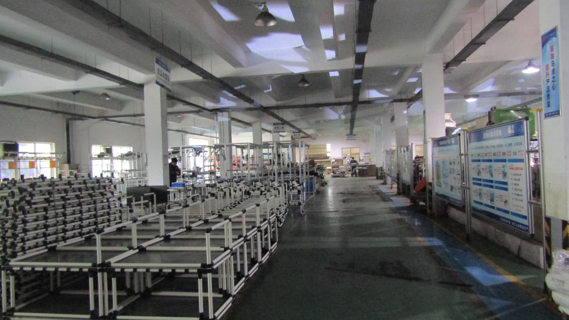 Aluminum Alloy Frame Roller Track Hardware With Plastic Roller Wheel 4 Meter