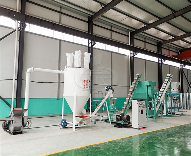 Small Cattle Feed Pellet Production Line Compact Structure For Livestock Farms