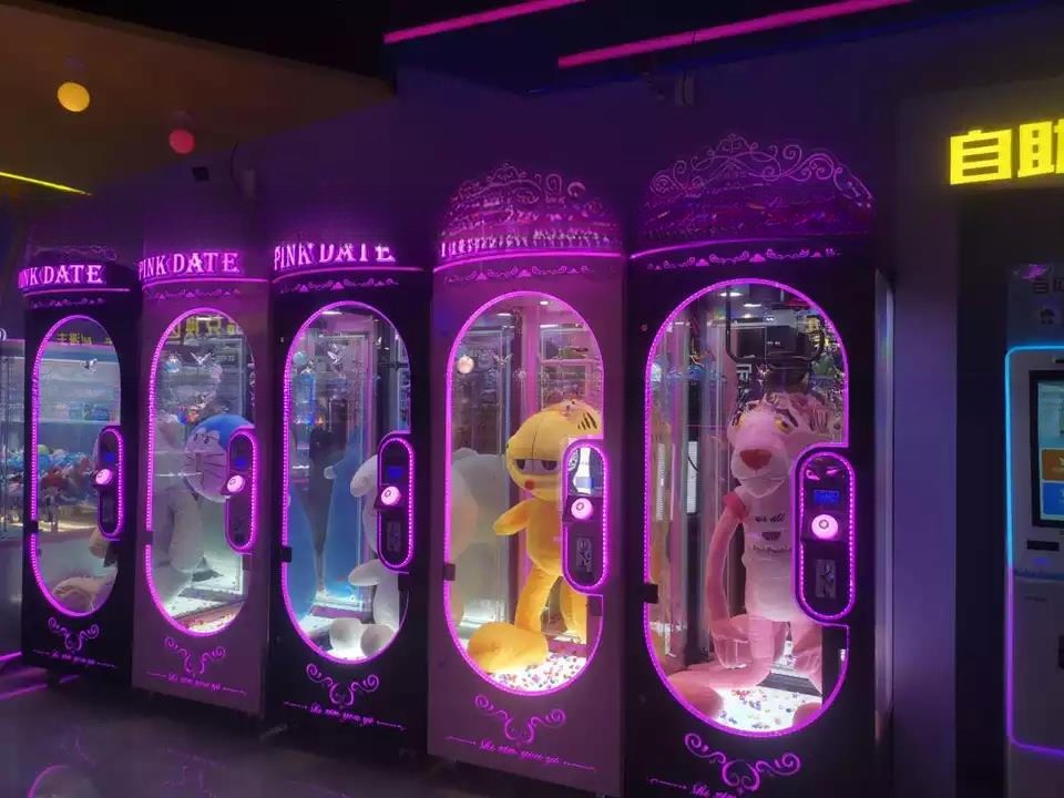 Colorful Doll Grabbing Machine Arcade Toy Grabber Machine For Game Center