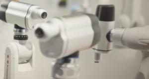 Automatic locking screw gripper suitable for m1.6~m6 screws adapted to UR robot