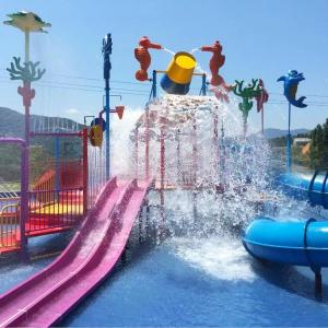 ISO9001 Certified Outdoor Splash Park Equipment With Straight Slide