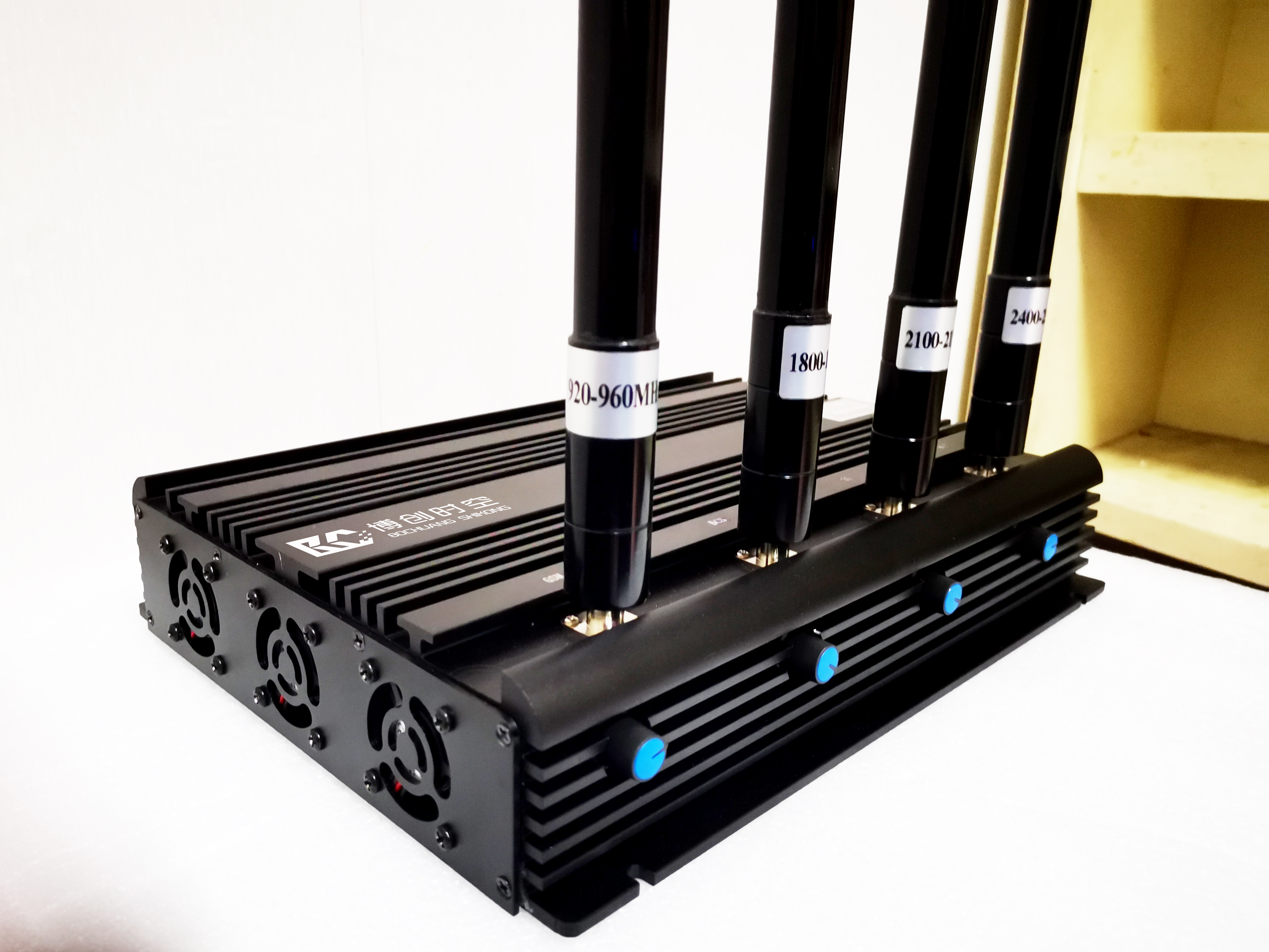 95w high-power mobile phone signal jammer gsm.3g.wifi signal shielding 4-frequency output power adjustable jammer