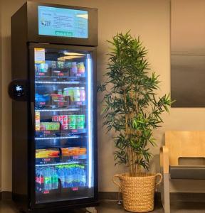 Buy cheap Smart Fridge Vending Machine For Frozen Products Ice Cream Ice Cubes Adjustable Temperature Range Remote Operation product