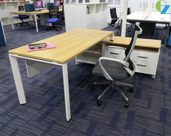 Quality Modren Manager executive Desk Furniture With Triangle Tube Leg for sale
