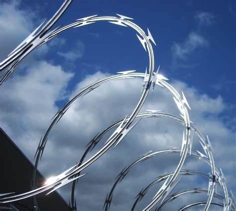 Quality Galvanized Barbed Wire Security Fence 12x12 CBT65 Razor Wire for sale