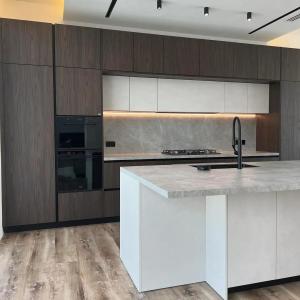 China Kitchen Furniture Design Wood Veneer Kitchen Cabinet Wholesales on sale