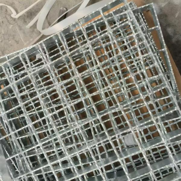 Quality High precision and size control to effectively complete customer custom requirements of steel grid for sale
