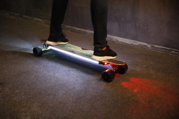 Quality High Powered Wireless Boosted Board Electric Longboard With 237.6Wh Lithium Ion Battery for sale