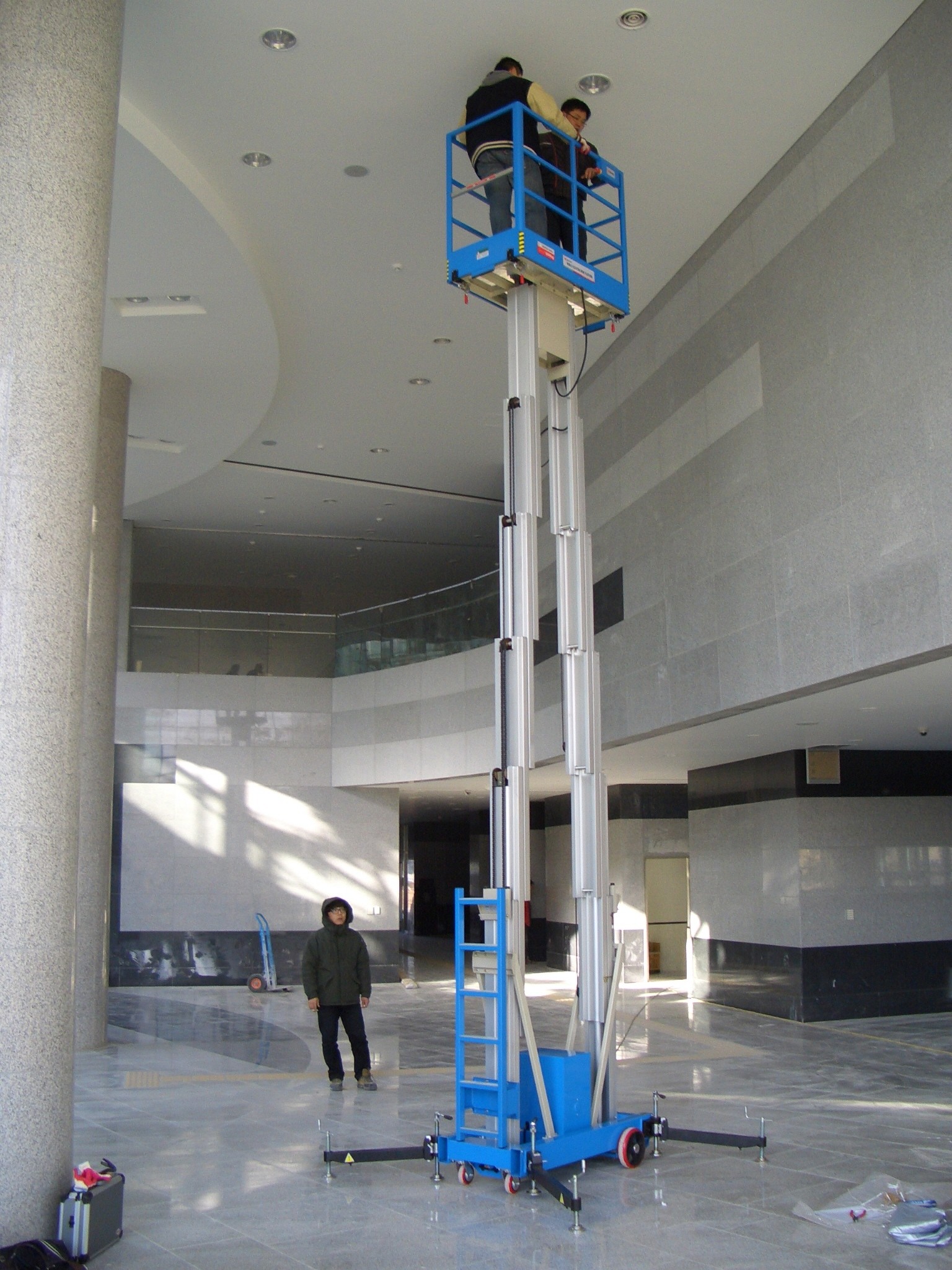 Dual Mast Mobile Elevating Work Platform For 2 Persons 8 Meter Platform Height