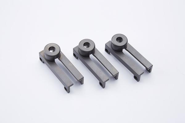 Quality SKD61 Titanium Riveting Machine Parts 3MM Rivet Nozzle Feeder Cover for sale