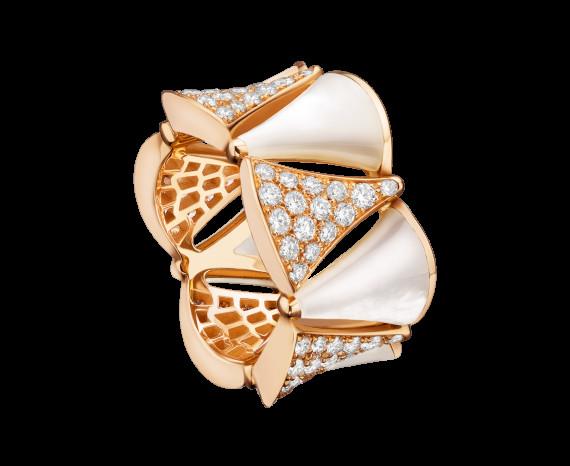 Quality  DIVAS’ DREAM ring in 18 kt pink gold with mother of pearl and pavé diamonds. Ref. AN856775 for sale