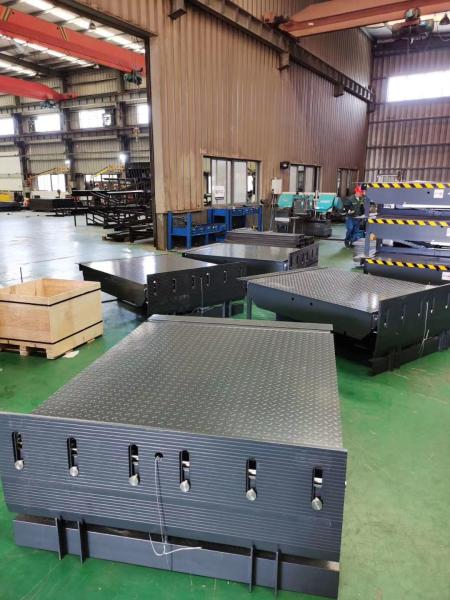 Quality Hydraulic Dock Leveler Operation With Roll-off Protection For Enhanced Loading Dock Safety for sale