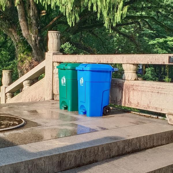 Wholesale 240L Foot Bin Thickened Large Plastic Bin Foreign Trade Sanitation Kitchen Waste Bin With Wheel Cover