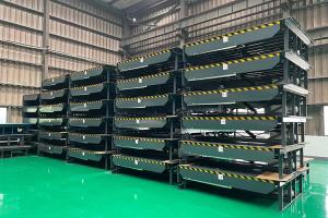 8 mm Thickness Outside Industrial Dock Levelers 25000-40000LBS Capacity