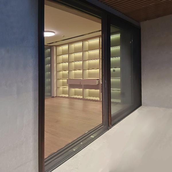 Quality Trackless Sliding Glass Door Retractable Flyscreen Doors OEM ODM for sale