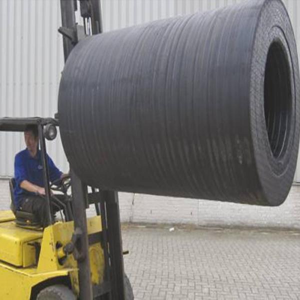Quality Marine Safety Natural OEM Cylindrical Rubber Fender Dock For Vessel Protection for sale