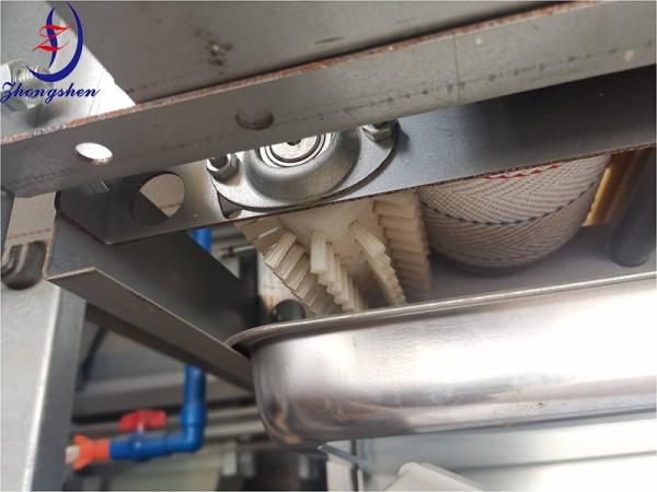 Quality Layer Cage Spare Parts Clean Brush For Poultry Chicken Farm for sale