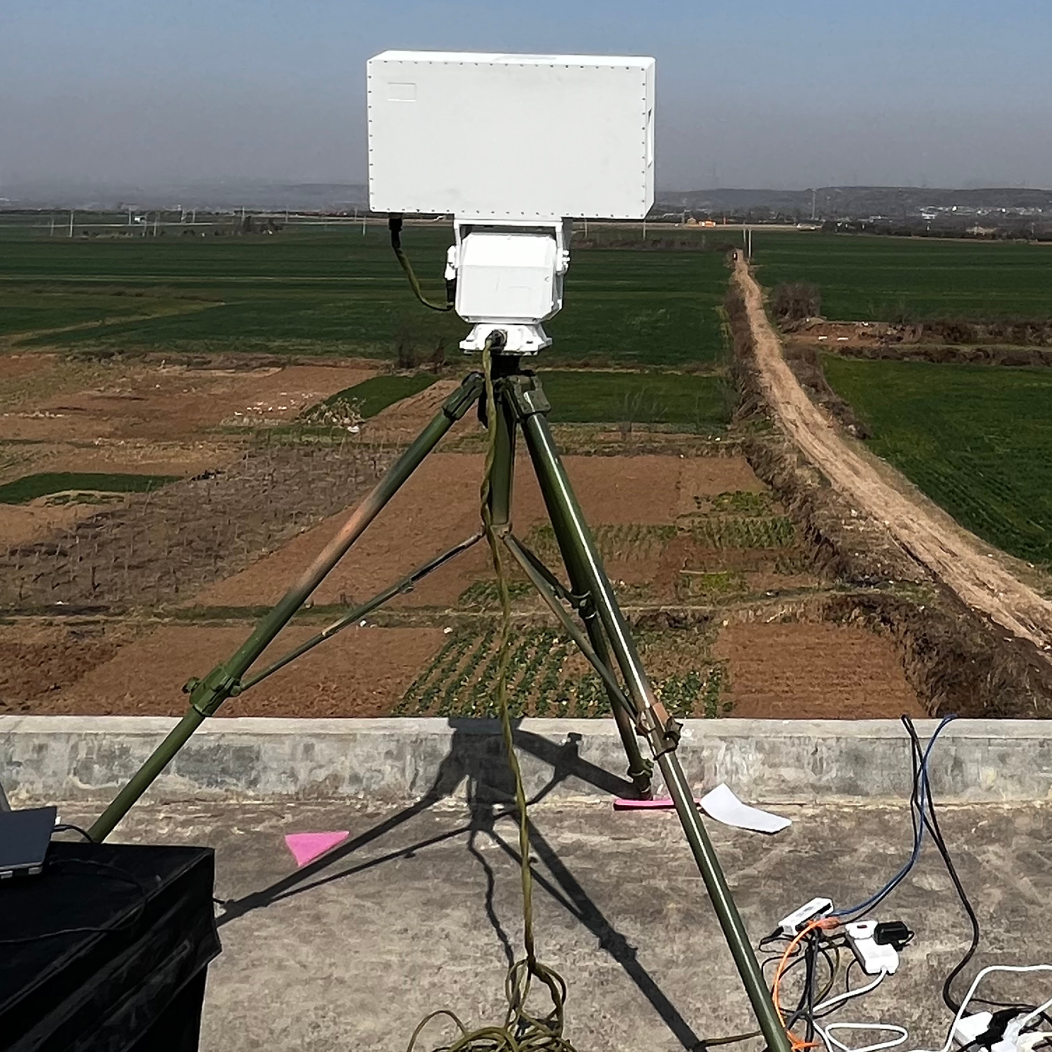 LT-Ku06 Low Altitude Warning Radar + LT-UDA Series UAV Positioning Countermeasures Integration Equipment (Optional）