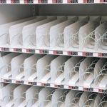 32inch Automatic Vending Machine Cold Drink Automated Retail Vending Machines