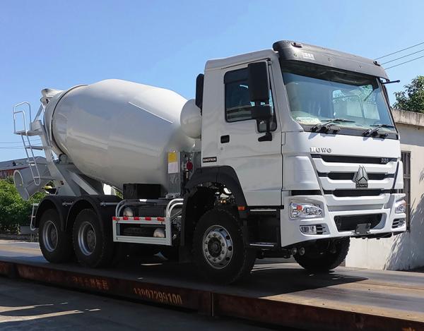 Quality Euro 2 Sinotruk Howo 6x4 Mixer Truck With Tank Body 8 Cubic Meters for sale