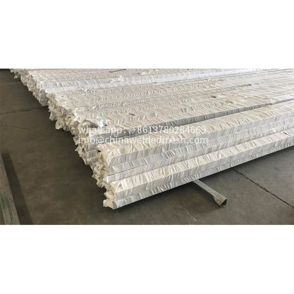 Galvanized 3D 2 Curves Welded Mesh Fence For Garden / School