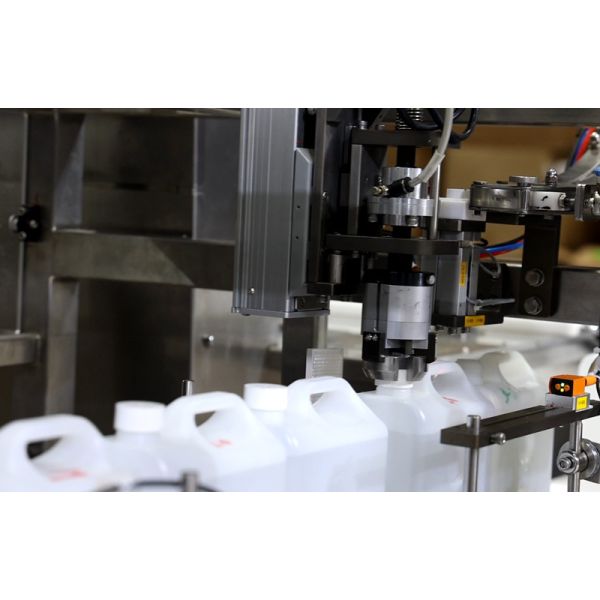 4000w Liquid Filling And Capping Machine 12000bph For Medical Disinfectant Fluid