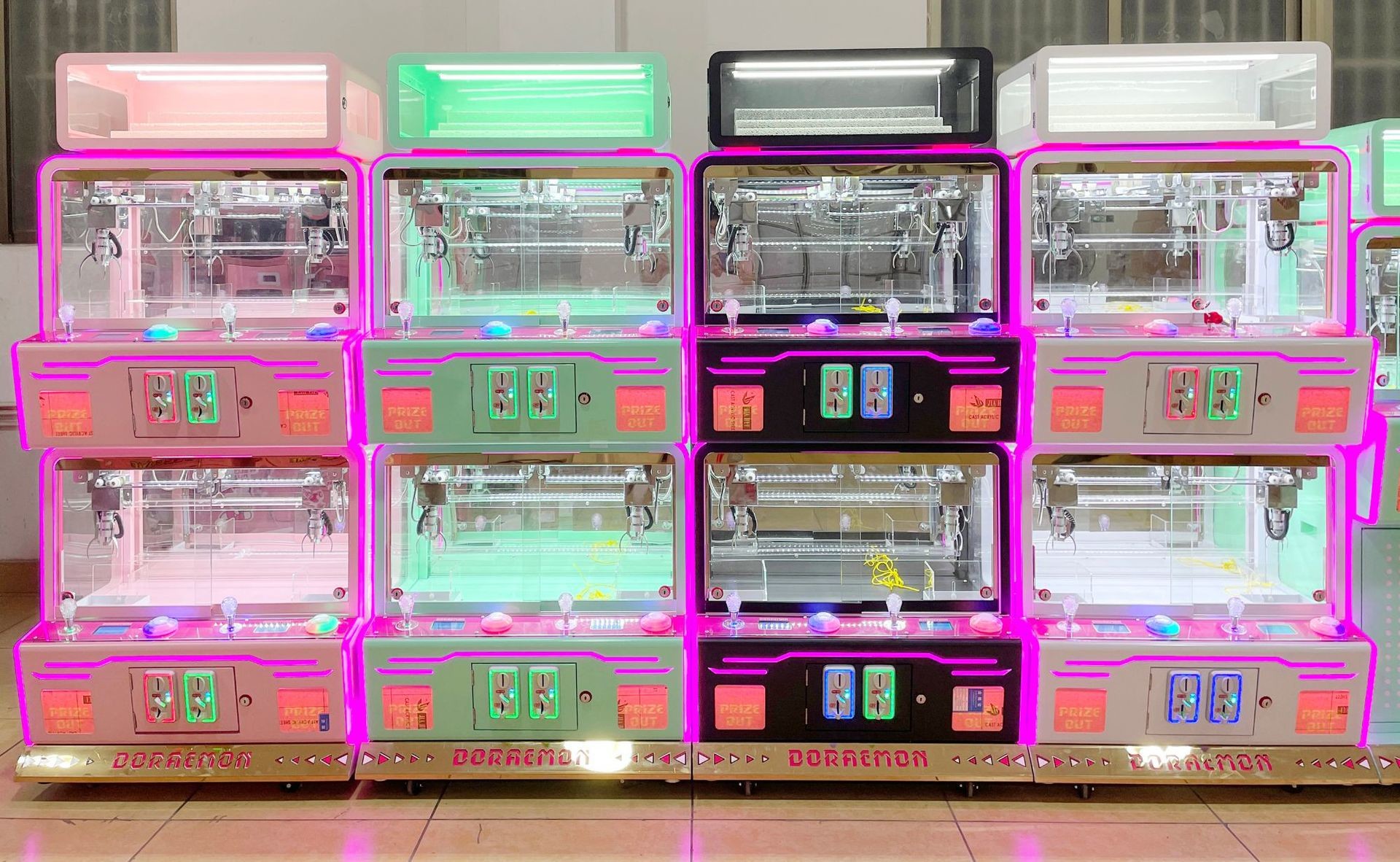 Four Player Claw Crane Machine Arcade Game With Bill Acceptor Debit Card Reader