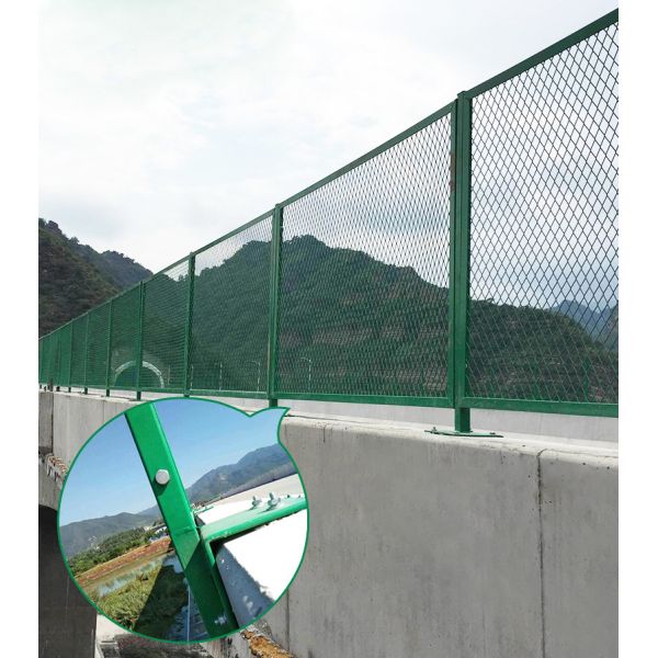 Outdoor Security Galvanized Coated Mesh Fence Barbed Wire Fence With Crowd Control Barrier