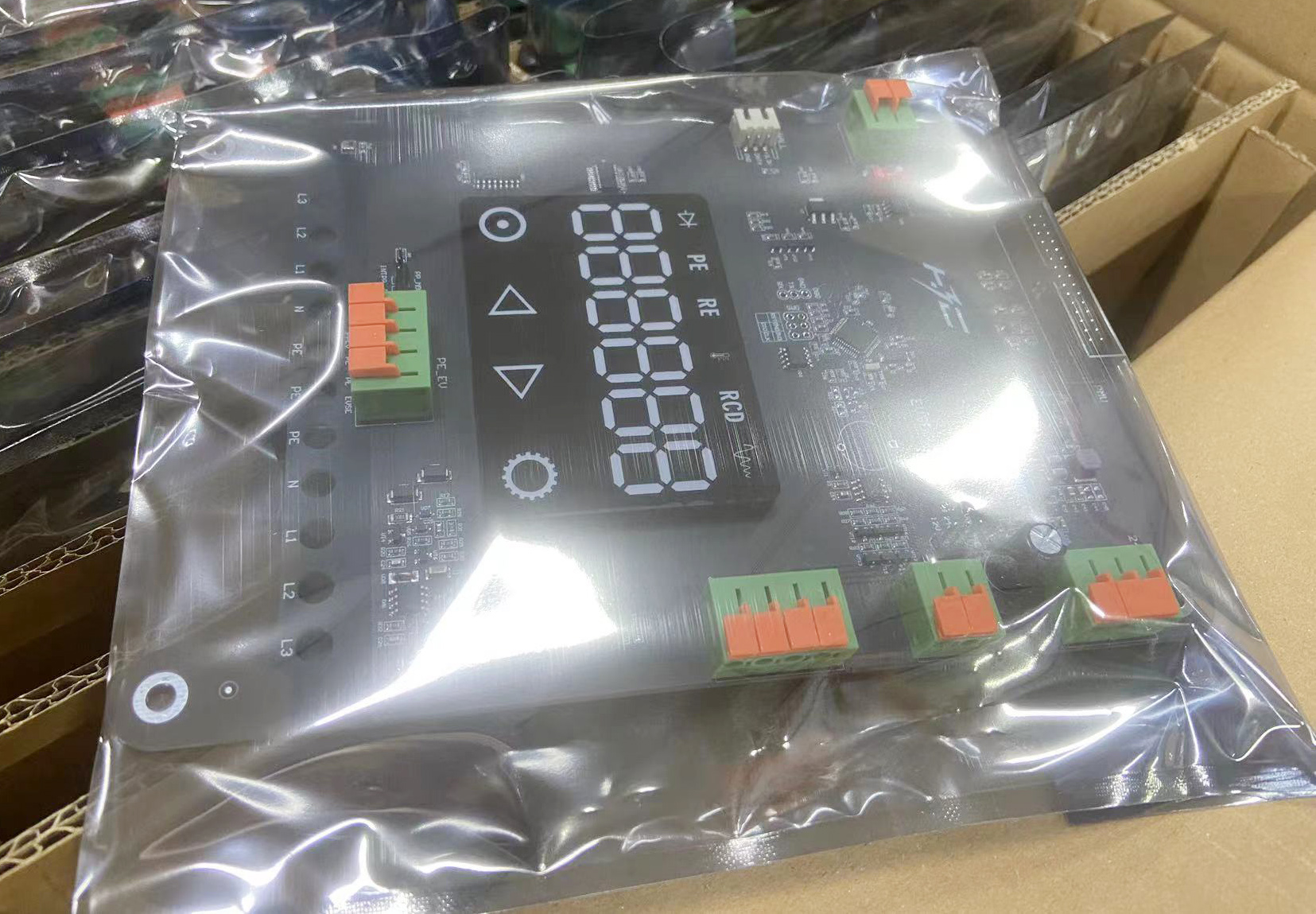 Custom Charge Control ENIG ROHS 8 Layer pCB Black FR4 HDI Design Circuit Board Assembly