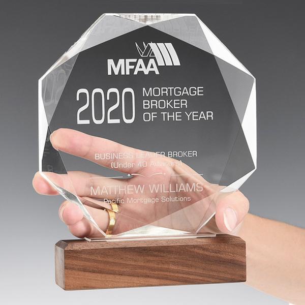 Quality Wooden Base Custom Resin Trophies Personalized Crystal Trophy for sale