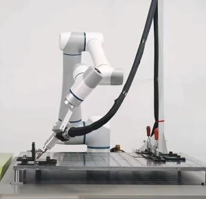 1300mm Range Collaborative Robots For Triangular Spiral Welding