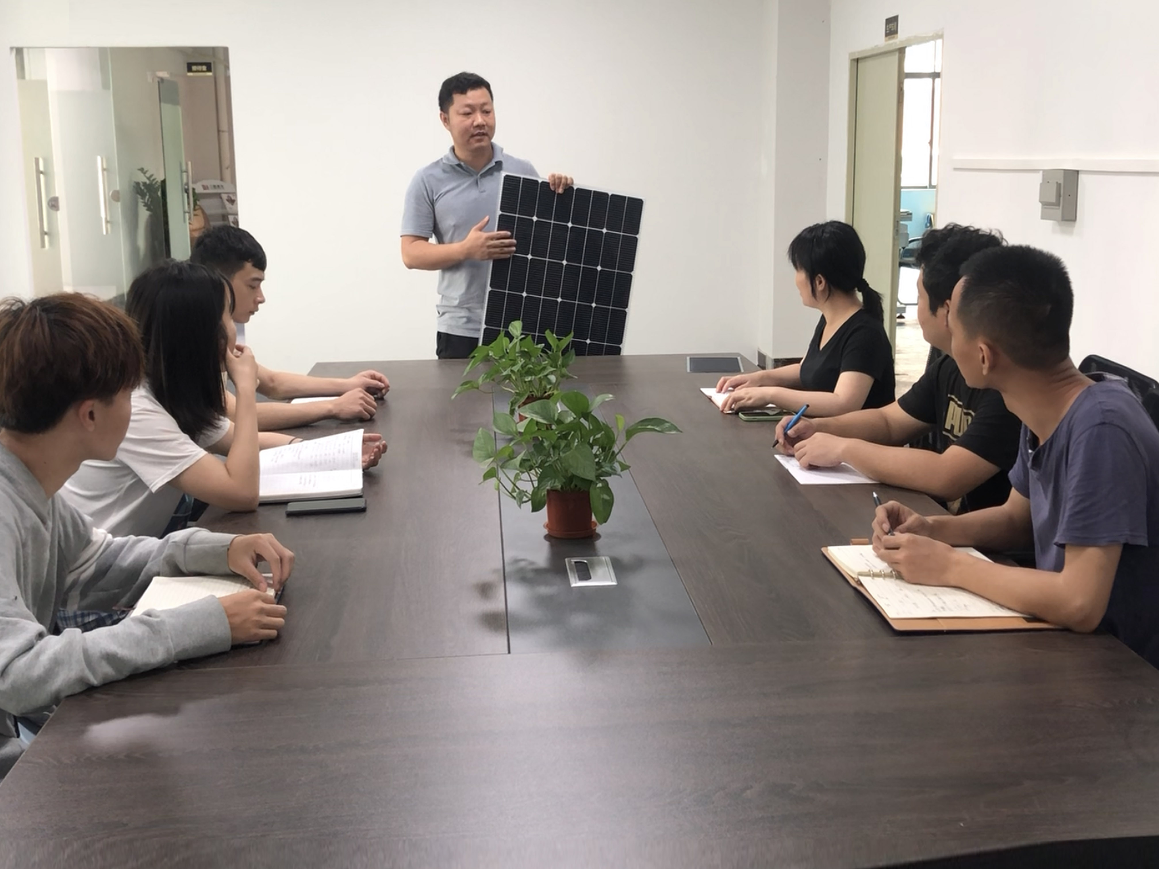 Flexible 120 Watt Monocrystalline Solar Panel Lightweight For RVs Trucks Ocean Tents