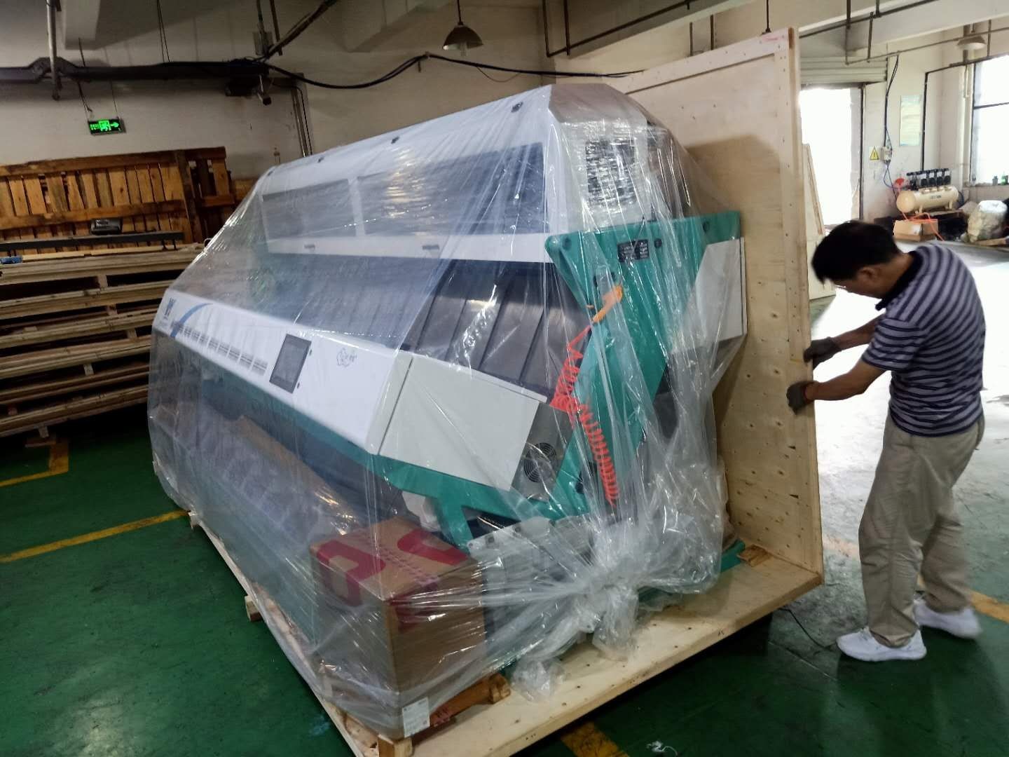 1T/H Grain Color Sorting Machine Rice Selection Automatic Computing