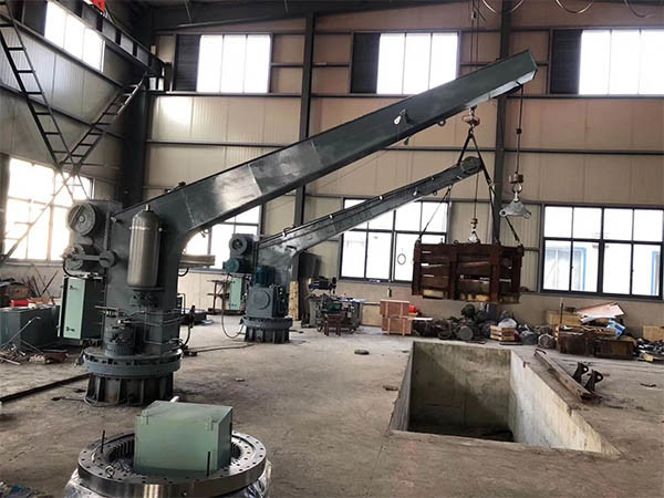 IACS Approved SOLAS 21-35KN Single Arm Slewing Davit For Rescue Boat And Liferaft