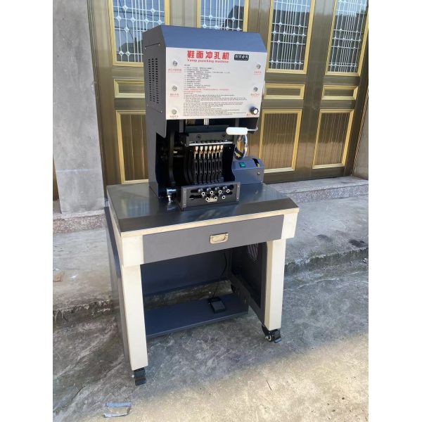 Automatic Shoe Upper Hole Punching Machine Shoe Making Machine Professional Leather Laser Positioning Drilling Machine