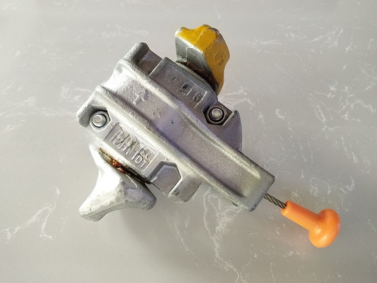 Galvanized Cargo Shipping Container Twist Lock ISO Dimensions Semi Automatic Trailer Locks Suitable for Various Containers